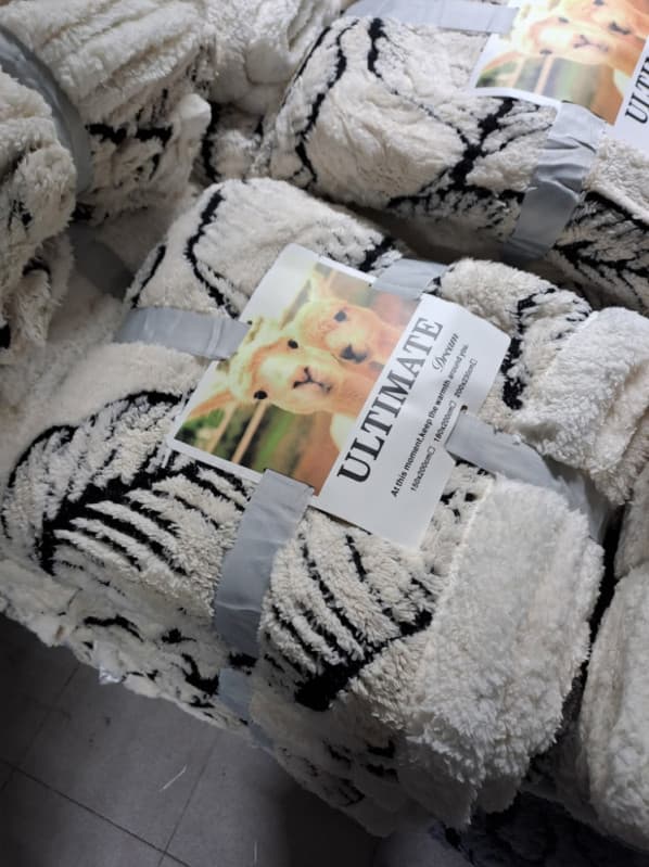 Cebe Novi model deka Deke 200x230cm sa krznom