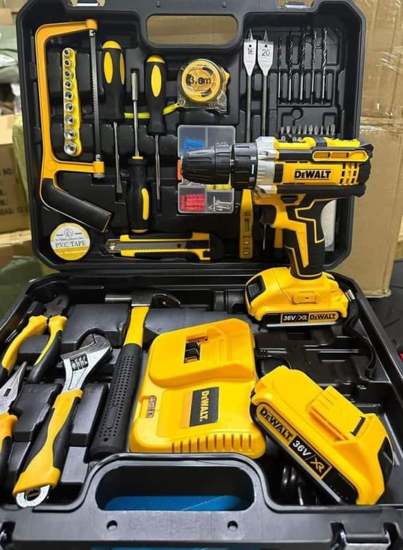 Aku busilica dewalt sa alatom