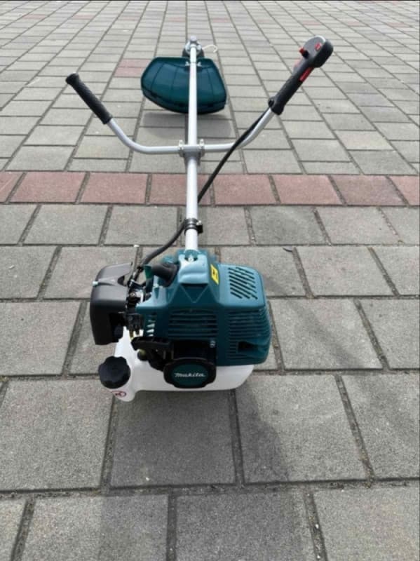 TRIMER MAKITA BENZINSKI ZA TRAVU 5.5 KONJA + DODATNA OPREMA 3