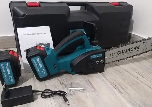 MAKITA  Aku Motorka  128V sa dvije  punjive baterije i macem 30cm