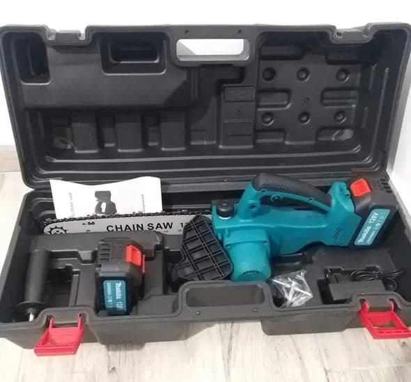MAKITA  Aku Motorka  128V sa dvije  punjive baterije i macem 30cm 2