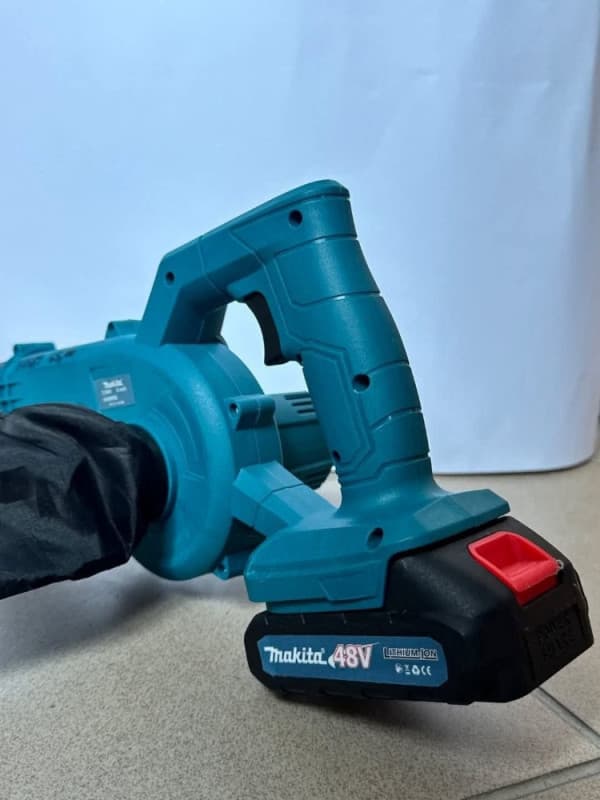 MAKITA AKU USISIVAČ / DUVAČ